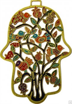 תמונה של חמסה מאלומיניום בחיתוך לייזר צבועה ביד "עץ ציפורים" (צבעוני) - יאיר עמנואל