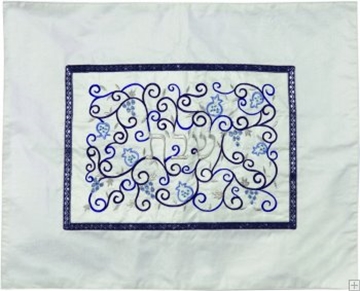 תמונה של כיסוי חלה ממשי עם ריקמה "רימונים" (כחול על לבן) - יאיר עמנואל 